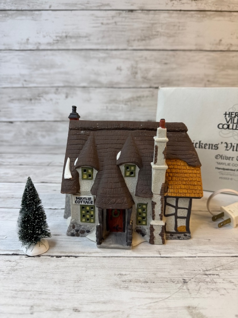 DEPARTMENT 56 “OLIVER TWIST MAYLIE COTTAGE”Christmas village